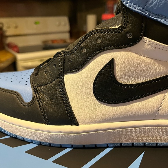 Air Jordan 1 High Retro UNC TOE University Blue size 11 Mens (2023) - Picture 4 of 13